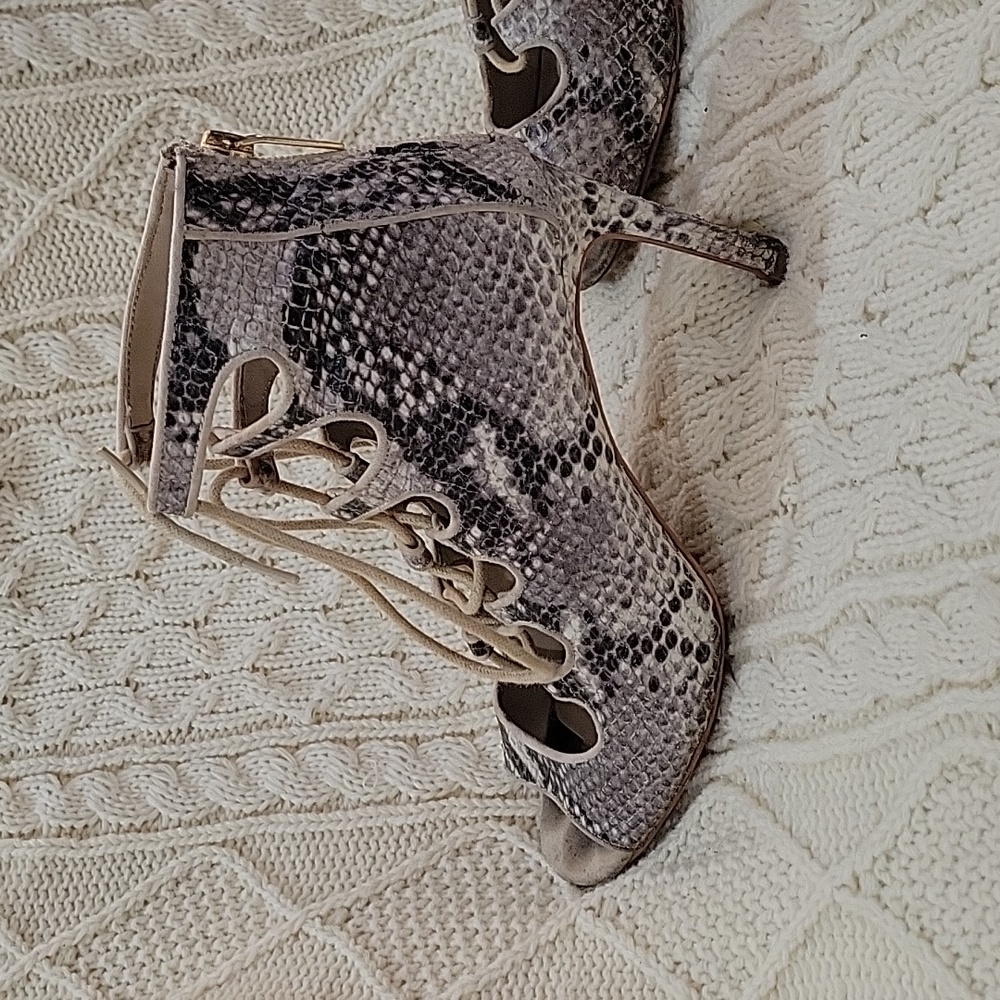 Obsession Rules Shoes - image 6